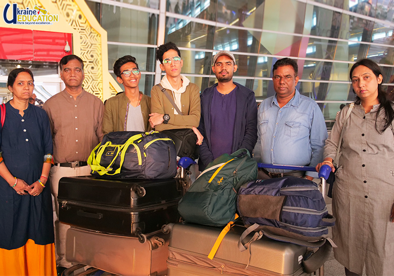 Snapshots From Delhi Airport - Families Bid Adieu 